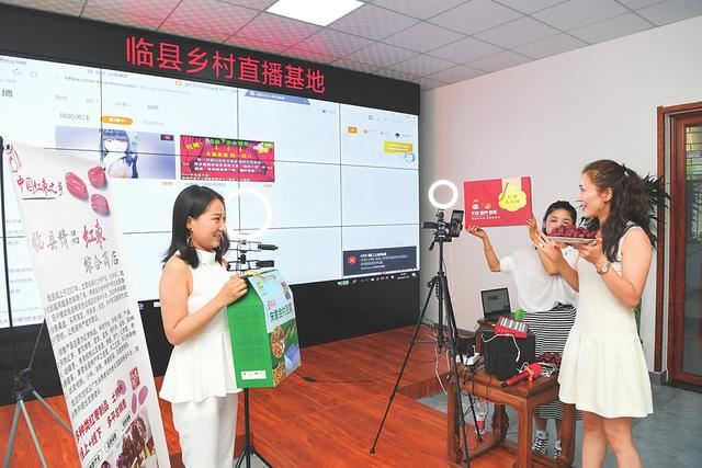贫困大县脱贫摘帽搭上“电商快车
