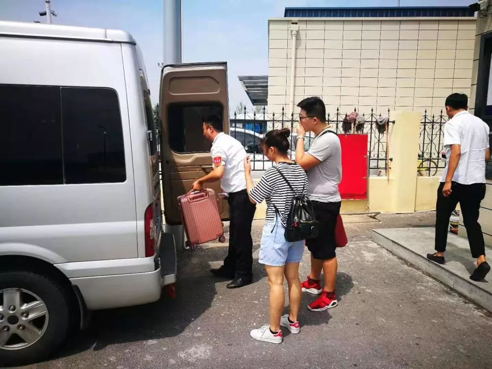 铜一运定制客运 服务学子获赞许