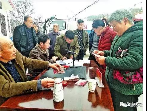 党旗引领发展路 村强民富展新貌