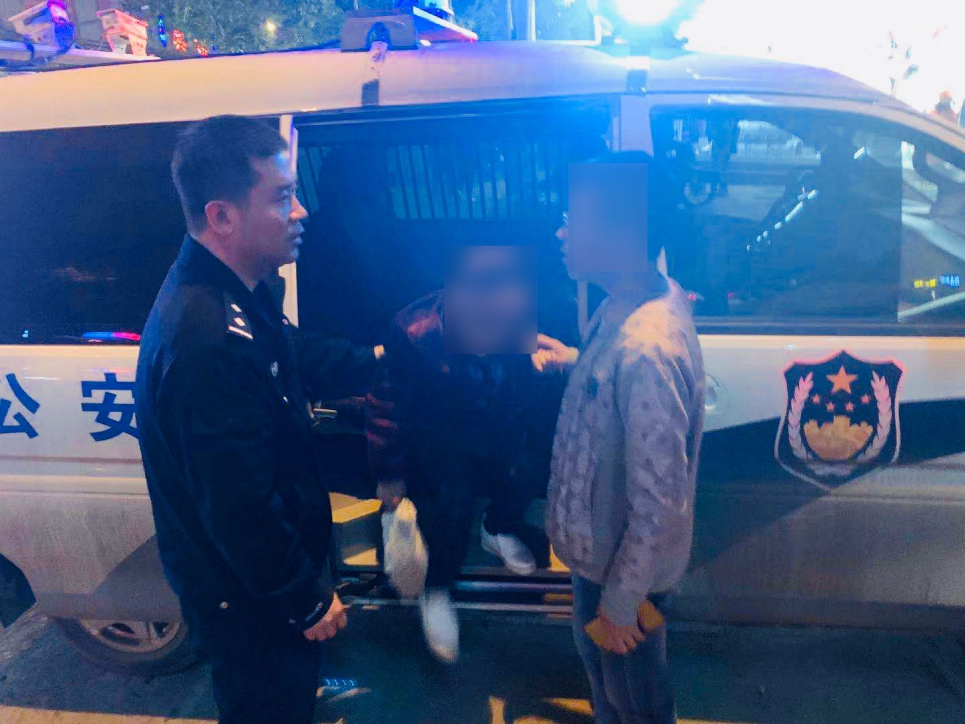【铜川公安】老人走失民警急 几经辗转把家还
