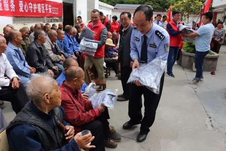 平安义警助公益 暖心守卫护辖区