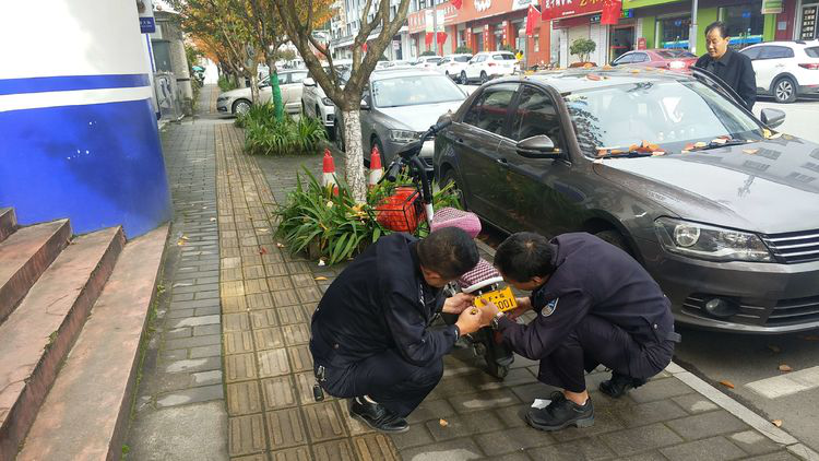 留坝县交警大队电动自行车登记挂牌工作全面启动