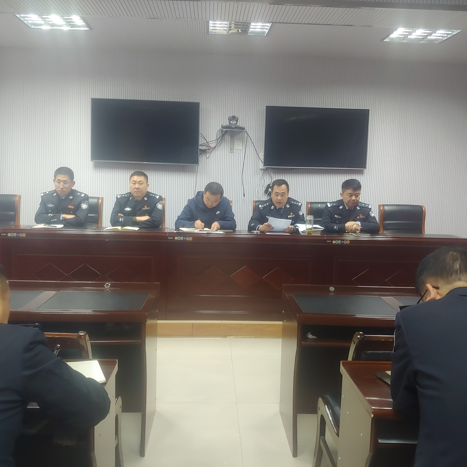 甘泉公安交警圆满完成国庆交通安保工作
