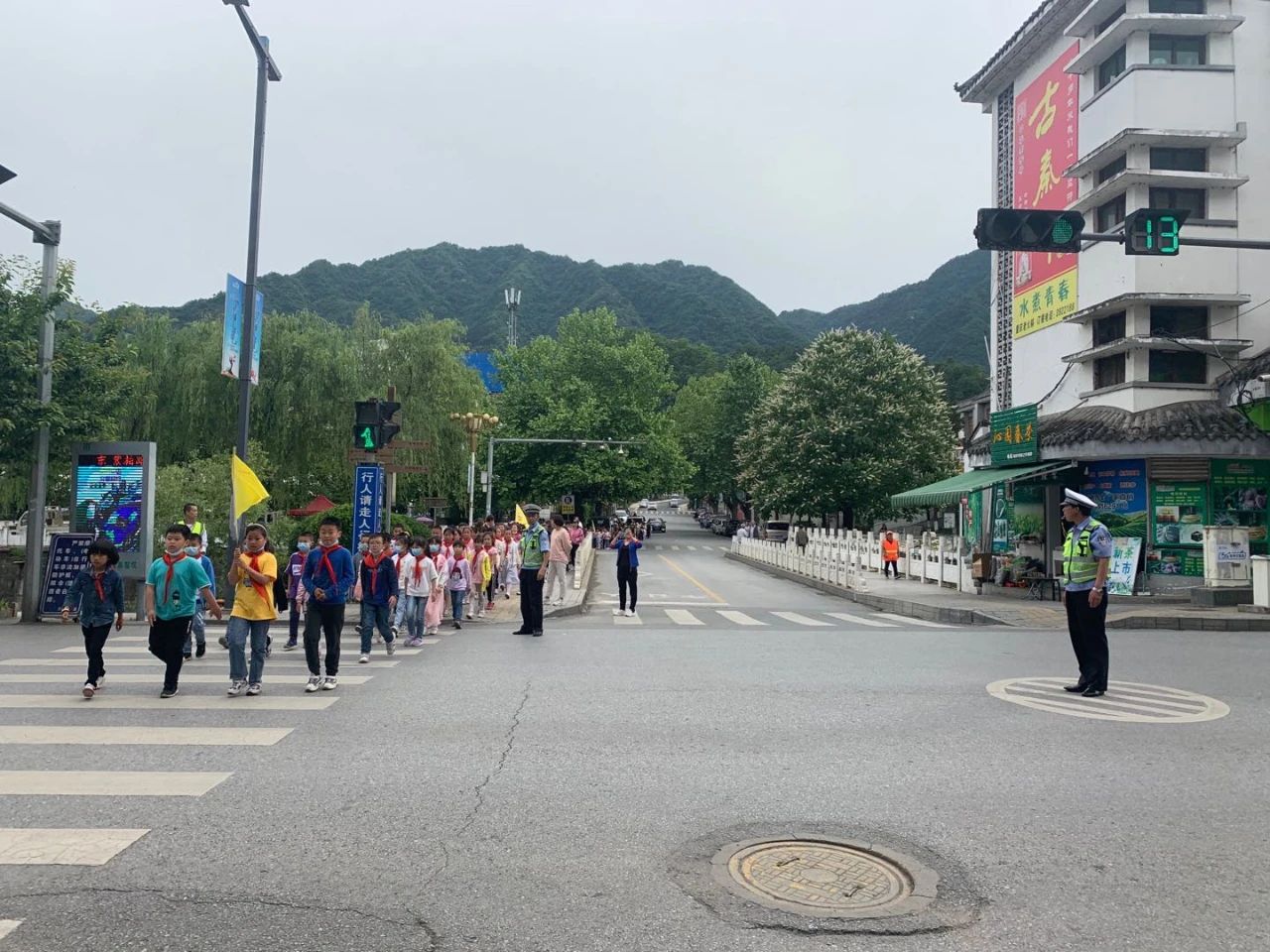 留坝：与群众携手，营造安全有序的道路交通环境