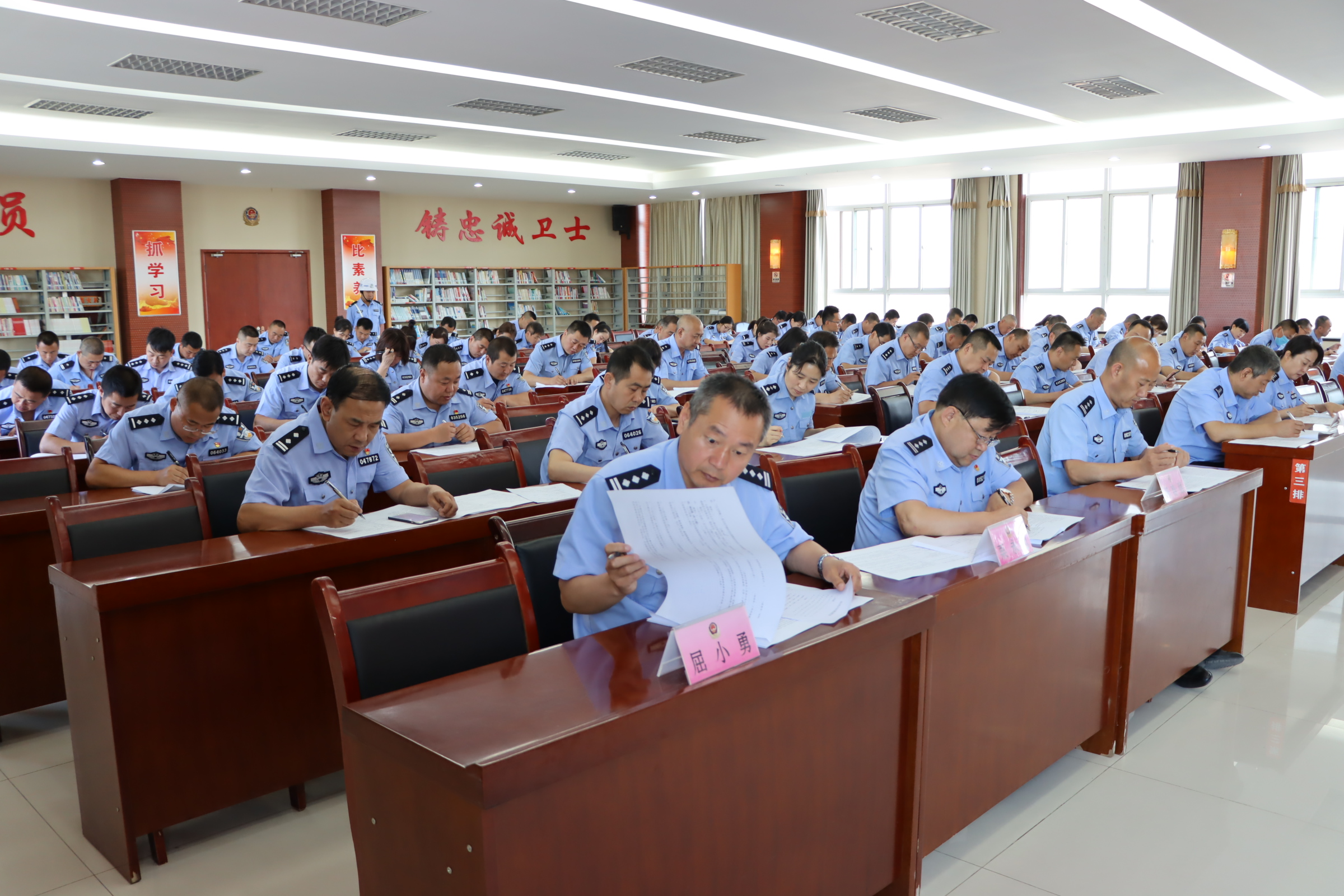 洛川：全警实战大练兵 提升本领强素质