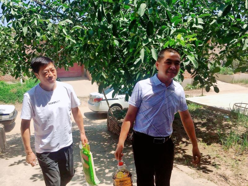 蒲城县司法局:党内关怀暖人心，七一慰问送真情