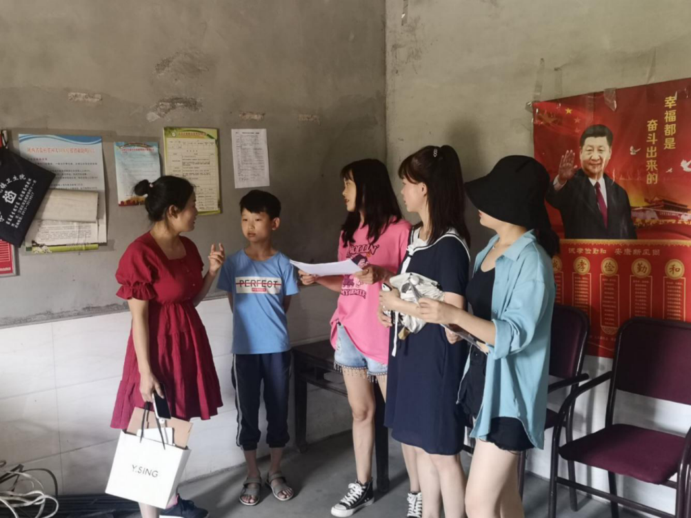 汉滨区双龙小学：教育扶贫担使命  家校携手促平安