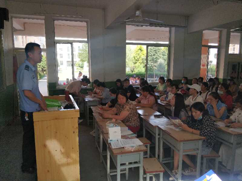 榆阳分局崇文路派出所：提高学生法制意识 筑牢校园安全防线
