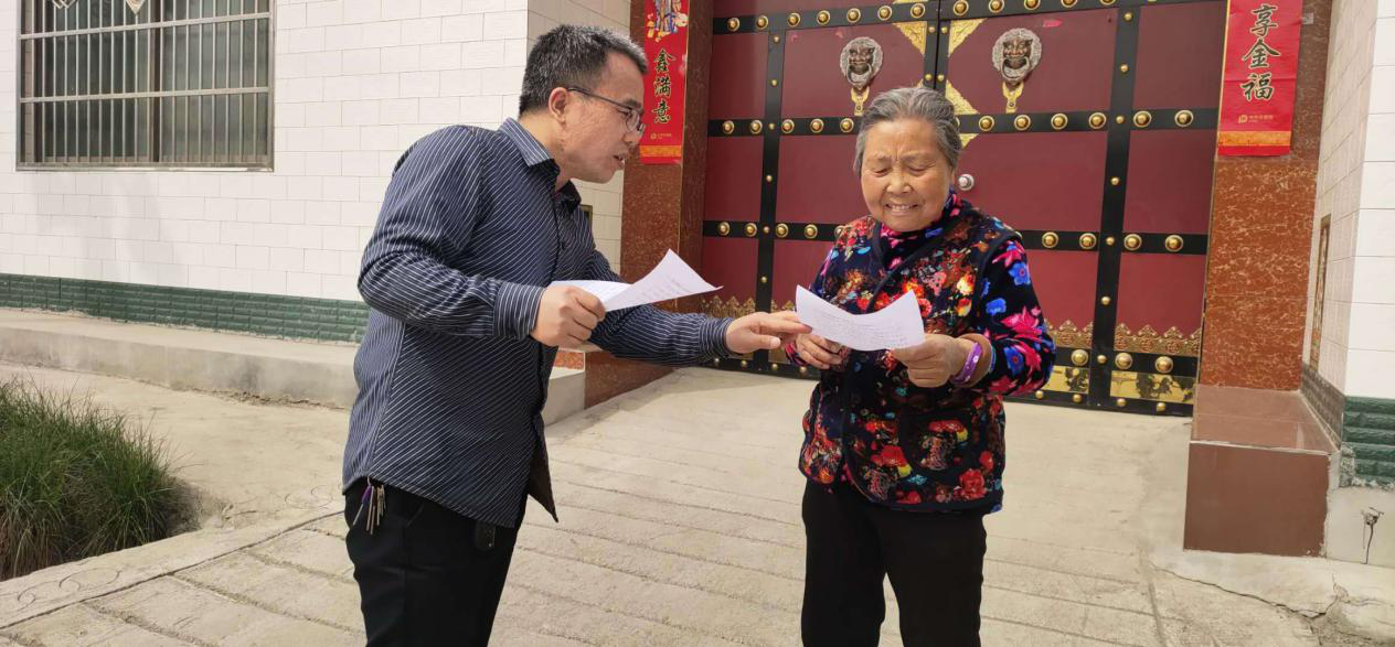 贫困户的知心好友—–记华阴市罗敷镇竹峪村第一书记王勇