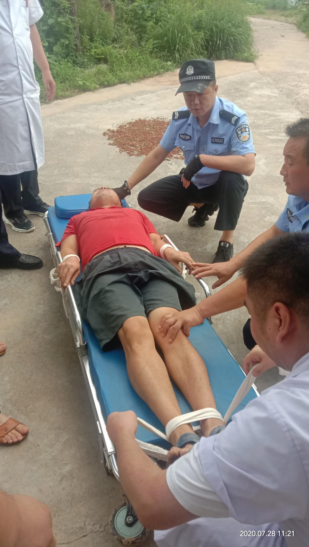 耀州公安王家砭派出所：及时救助精神病人就医，维护辖区稳定