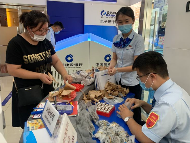 建行西安文景路支行：从点滴小做起，以优质服务温暖客户