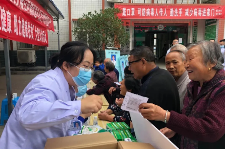 南郑区人民医院：义诊义治，助力健康扶贫