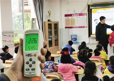 昨日部分学校提前供暖 教室温度达22.6℃