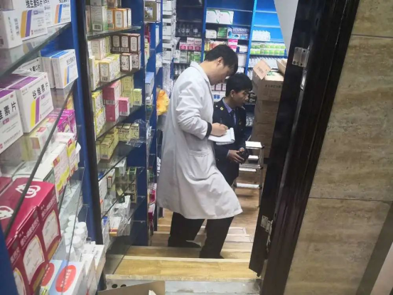 吴起县：夯实监管责任，规范“两品一械”经营使用