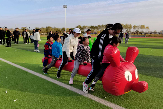 靖边县行政审批服务局：家企携手  大手牵小手一起来运动