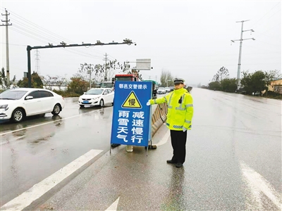 古城初雪如约而至 “以雪为令”保畅通 保安全