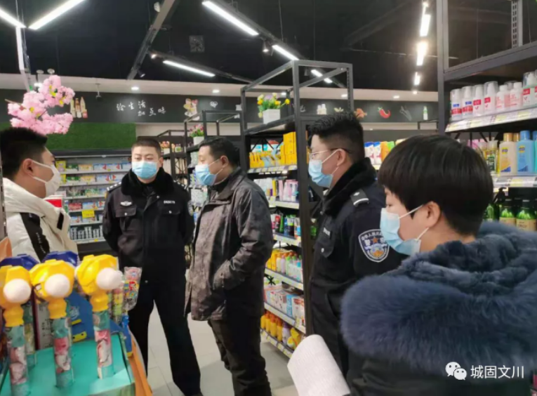 城固县文川镇：让志愿红，白大挂撒满美丽乡村的角角落落