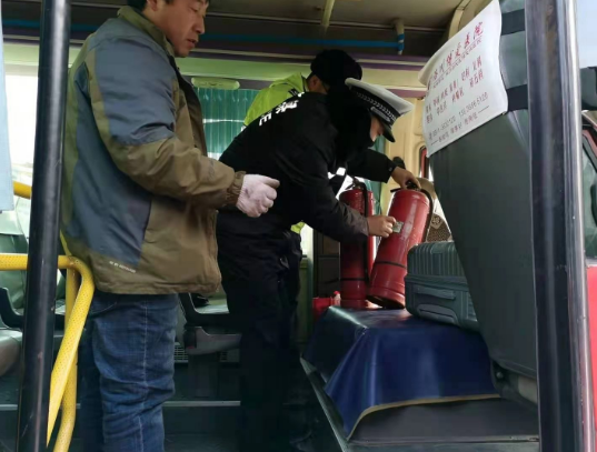 黄龙交警：敲响春运“警钟”，筑牢交通安全防线