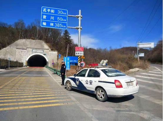 共筑平安中国年，黄龙交警春节保畅“在路上”
