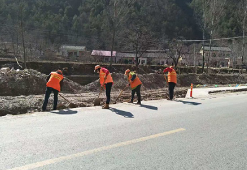 洛南公路管理段：开展公路安全大排查，营造舒安畅美公路环境