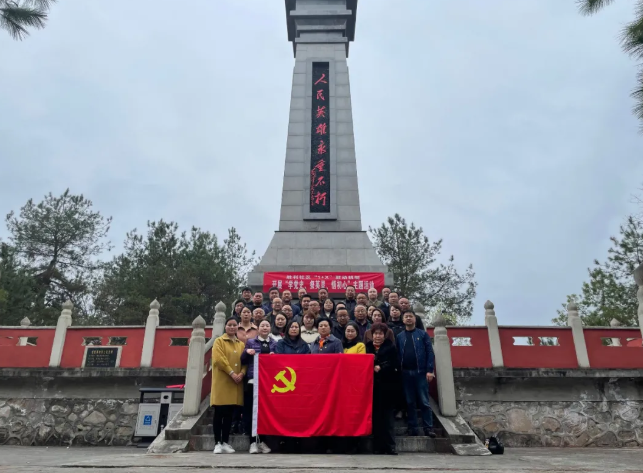 城固县博望街道办胜利街社区党支部开展人民英雄纪念碑祭奠活动