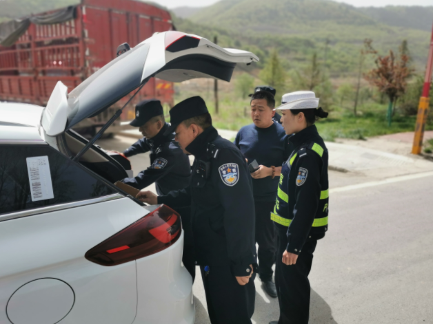 黄龙公安交警大队多措并举圆满完成“五一”节假日道路交通安保任务