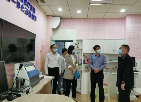 石泉县卫健局局长高德铭在县医院调研考察医疗卫生工作