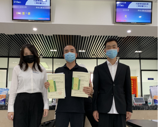 华阴市行政审批服务局：高效受理颁发首张特种设备使用登记证