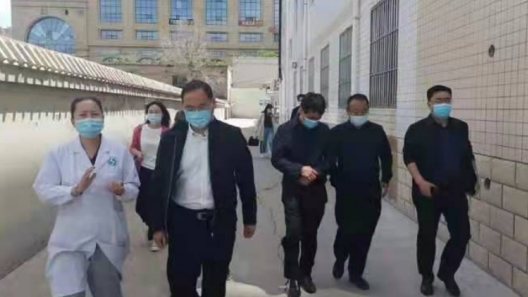 榆林市政府副秘书长崔红军一行督导检查横山区当前新冠肺炎疫情防控工作