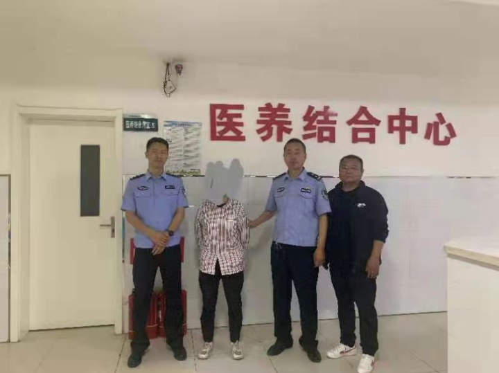 米脂县公安局治安大队：精神抑郁患者就医走失 警医联手平安寻回