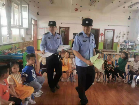 榆阳公安分局麻黄梁派出所组织开展防拐宣传进校园活动