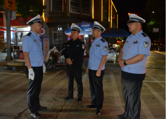 延安市公安局交警支队政治处主任刘小华深入黄龙督导检查“异地用警”行动