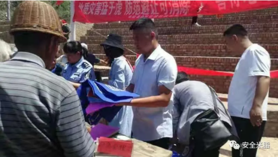 米脂县应急管理局：开展安全生产月宣传“进农村”活动