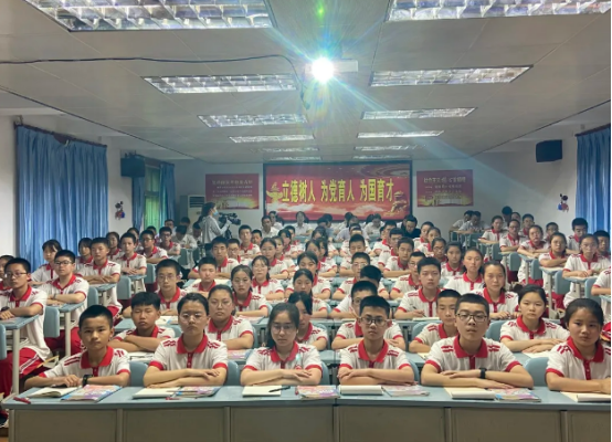 潼关县教科局：领导干部上讲台，思政教育进校园
