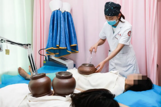 延安市中医医院皮肤科开展中医外治疗法——陶罐艾灸