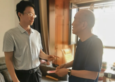延安市应急管理局：颁发“光荣在党50年”荣誉章   走访慰问老党员