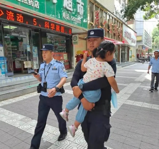 合阳县公安局：热心服务解民忧，获赠锦旗赢众赞