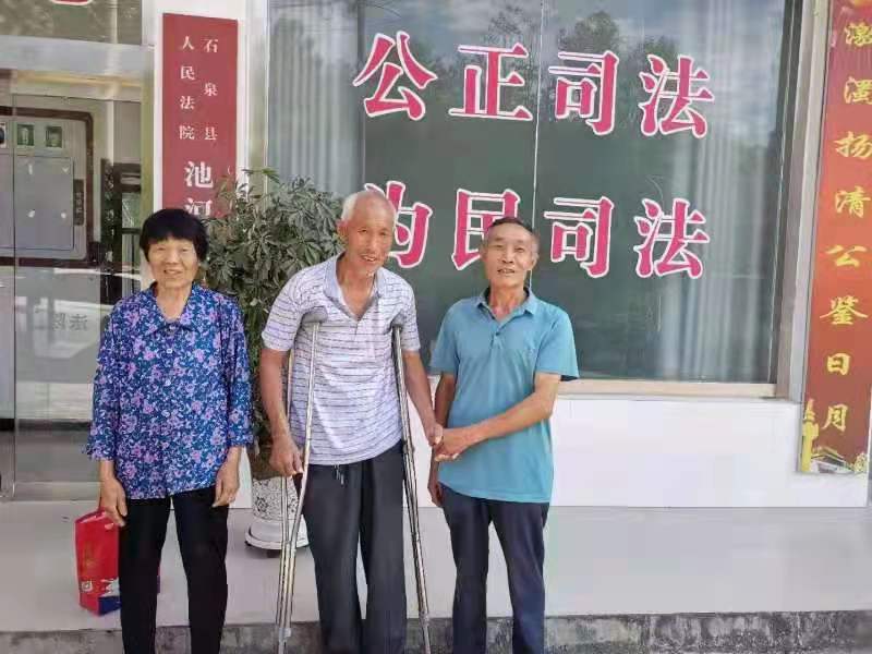 失火殃及行人，法院调解当场履行，一步到位