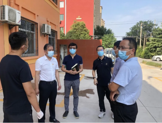 西咸新区教育卫体局党委书记张海明督导检查沣西新城疫情防控工作落实情况