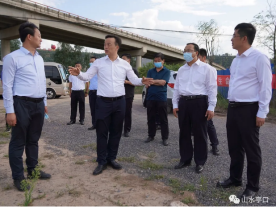 长武县委书记何锐深入亭口镇检查调研防汛工作