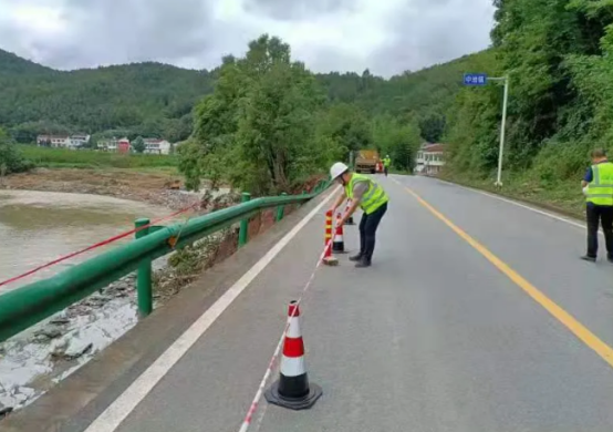 石泉县交通运输局：加快灾后恢复重建，确保道路安全畅通