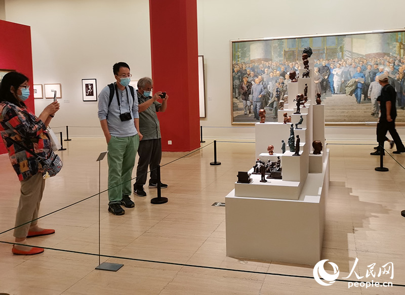 中国美术馆展出科技题材美术作品 展现科技之美