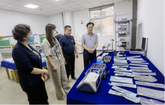 汉中市市场监管局局长高大鹏赴医疗器械生产企业开展助商稳企调研帮扶