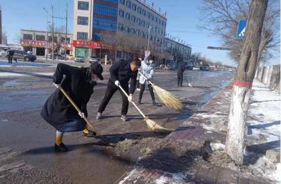 定边县司法局：党员干部齐上阵   铲雪除冰路畅通