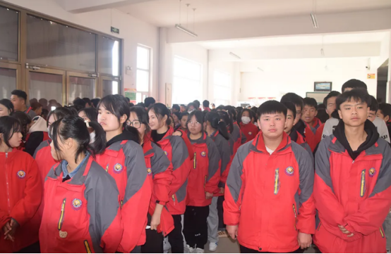 青云镇卫生院进校为榆林能源化工职业技术学校全体师生做肺结核PPD筛查