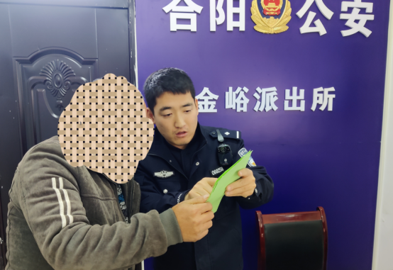合阳县公安局金峪派出所：群众来所办护照   民警快速识骗局