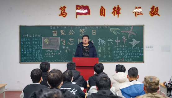 西安铁道职业学校：举行升旗仪式暨爱国主义教育系列活动
