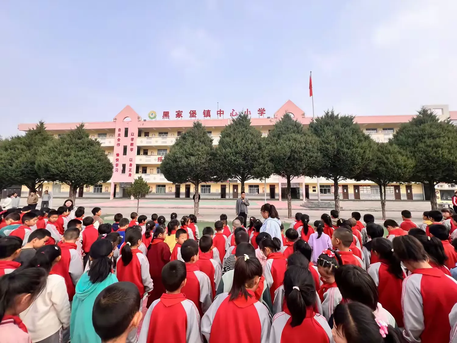 简篇-黑家堡镇中心小学防震应急疏散演练活动